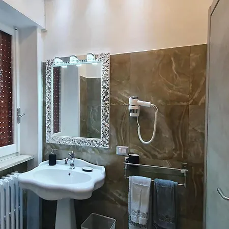 Silver Apartment *